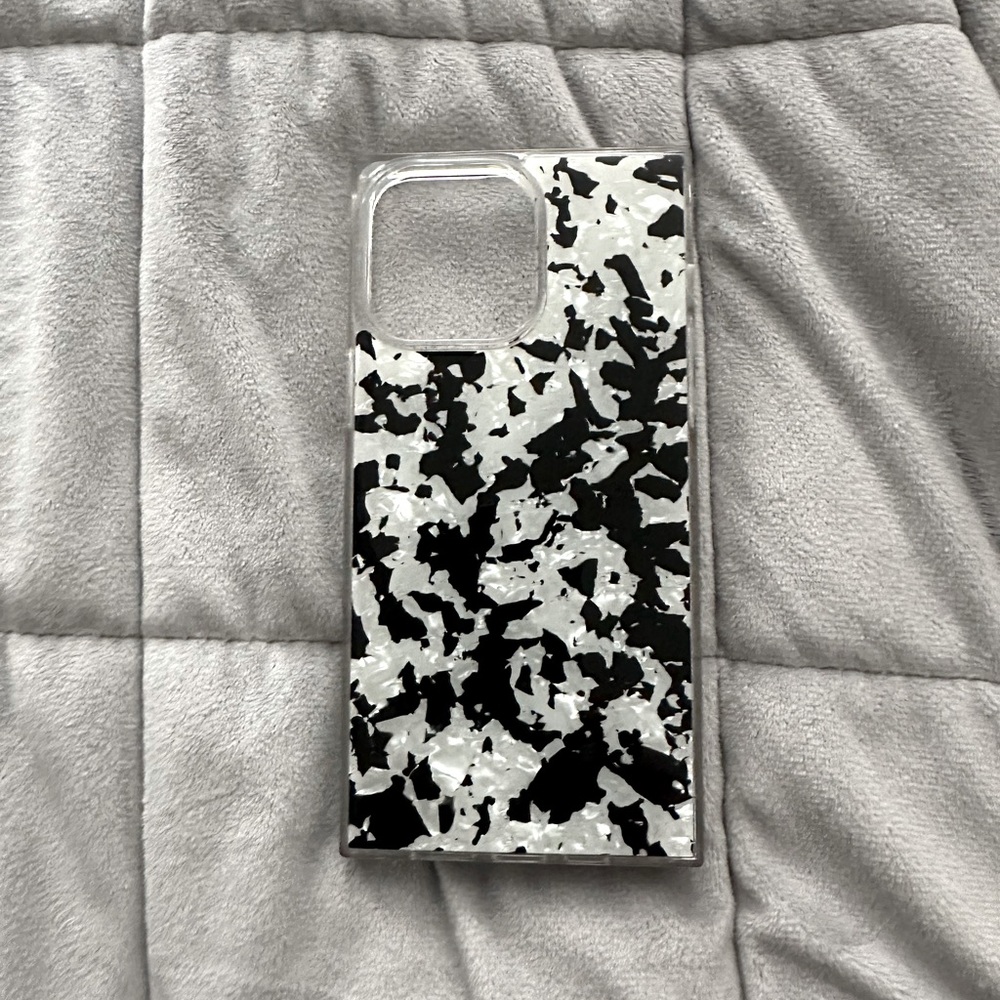 Flaunt Black and White IPhone 14 Pro Max Case
